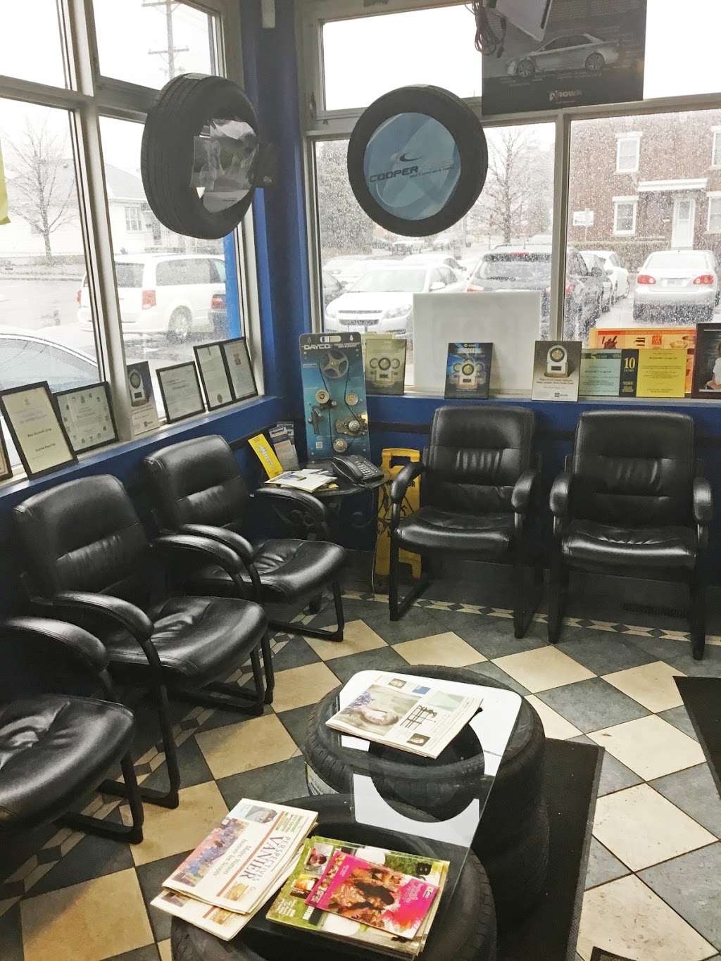 Krown Vanier | 306 Montfort St, Vanier, ON K1L 5N6, Canada | Phone: (613) 748-7731