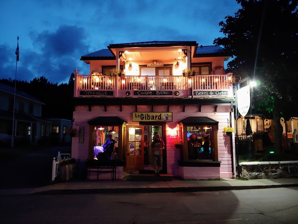 Le Gibard | 137 Rue du Bord de lEau, Tadoussac, QC G0T 2A0, Canada | Phone: (418) 235-4534