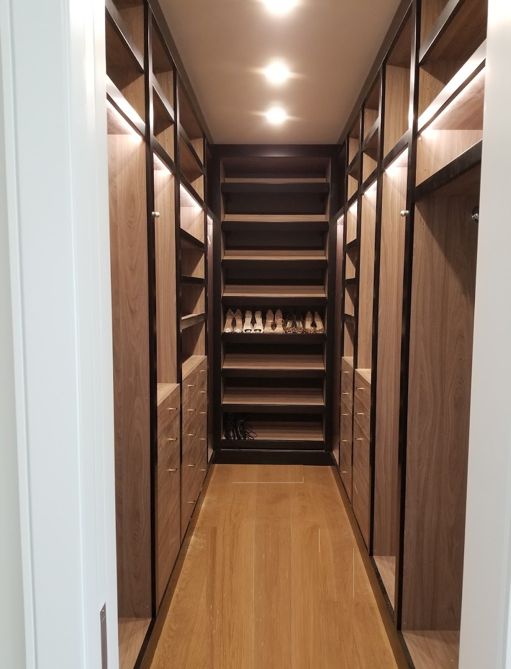 Lakeshore Kitchens | 4390 Paletta Ct, Burlington, ON L7L 5R2, Canada | Phone: (647) 522-8641