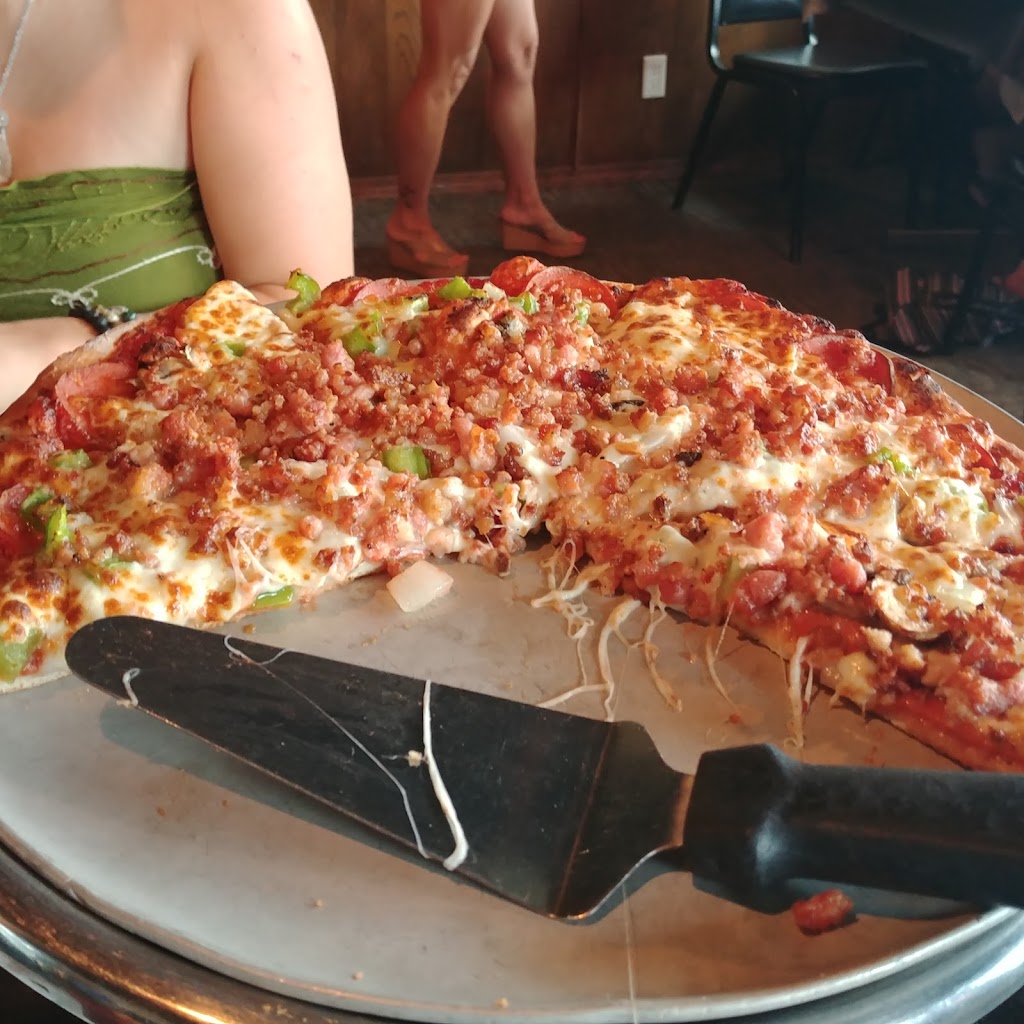 Brennivins Pizza Hus | 70 1 Ave, Gimli, MB R0C 1B0, Canada | Phone: (204) 642-5555