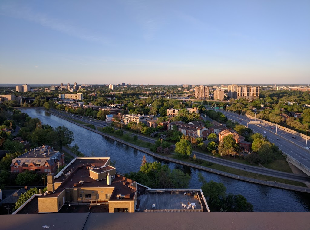 Elgin Square Apartments | 475 Elgin St, Ottawa, ON K2P 2E6, Canada | Phone: (613) 236-9981