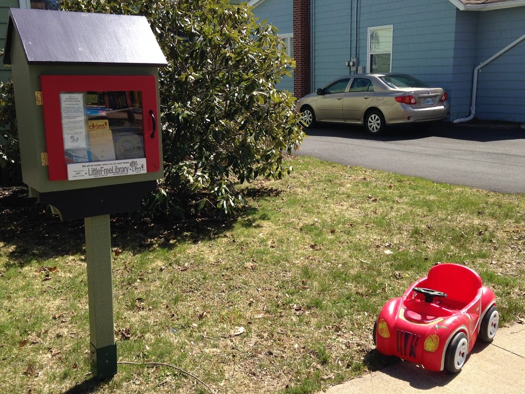 Edinburgh St Little Free Library | 6536 Edinburgh St, Halifax, NS B3L 1W8, Canada