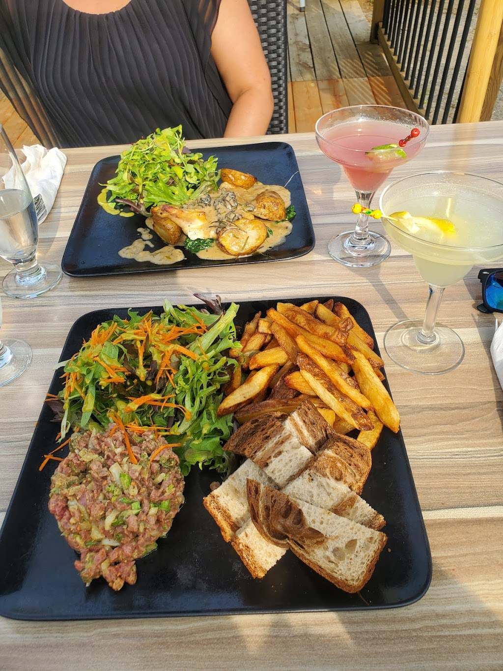Bistro du Pinacle | 1885 Chem. May, Coaticook, QC J1A 2S4, Canada | Phone: (819) 926-8040