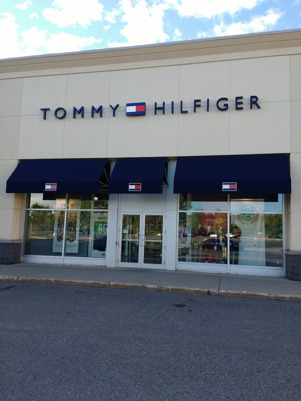 Tommy Hilfiger | clothing store | 5700 Bd des Gradins, Québec, QC G2J 1R7, Canada | 4186244811 OR +1 418-624-4811