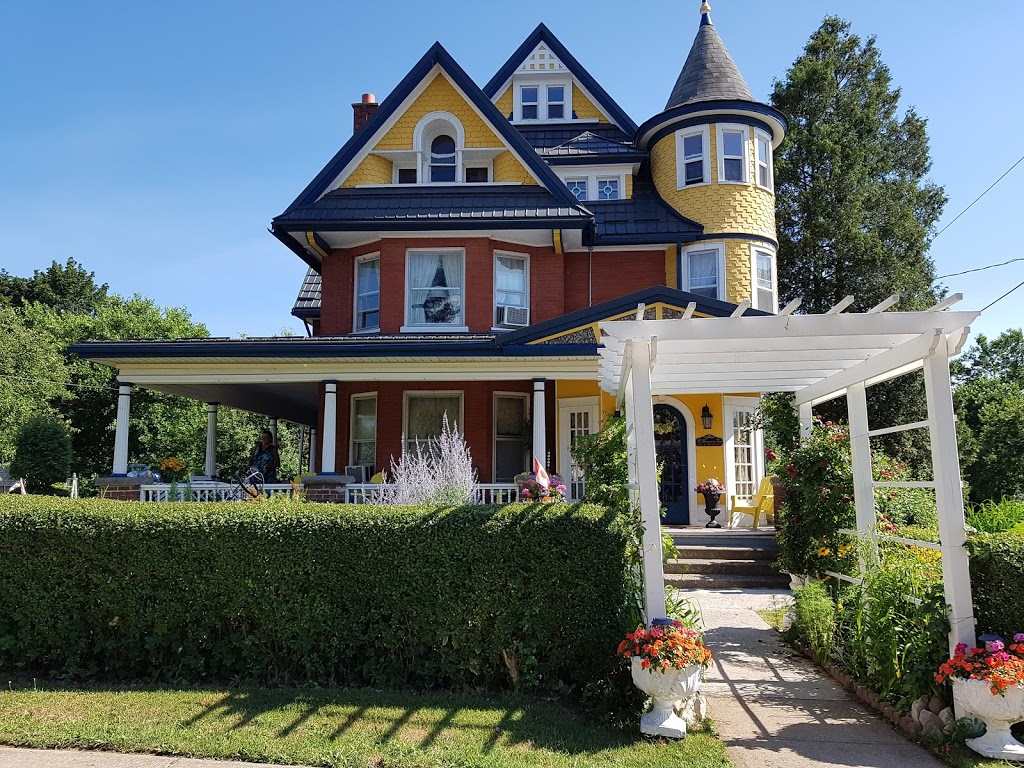 A Moment In Time Bed & Breakfast | 5982 Culp St, Niagara Falls, ON L2G 2B5, Canada | Phone: (905) 353-8522