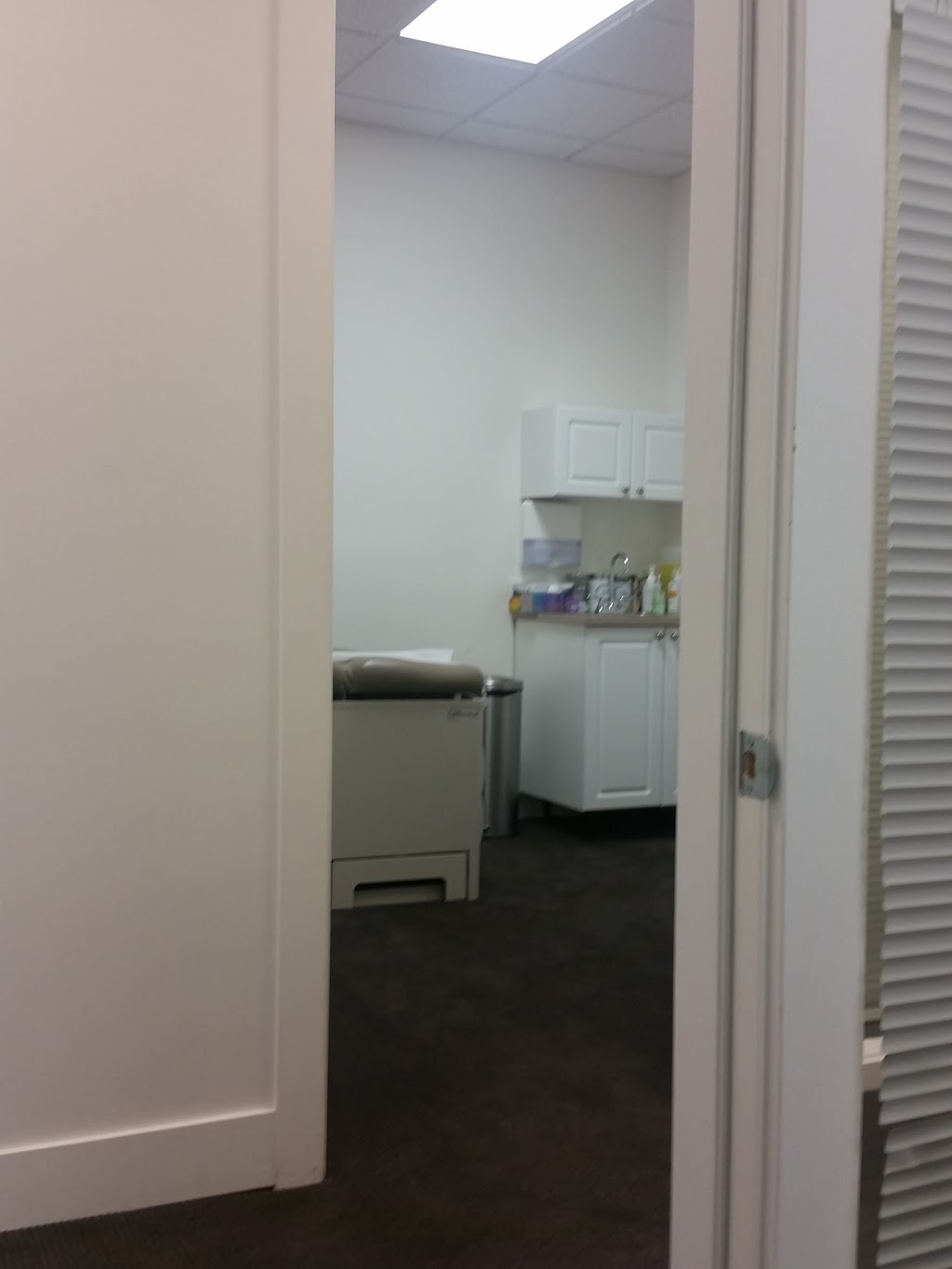 UNA Medical Clinic | 1027 W 15th Ave, Vancouver, BC V6H 1R7, Canada | Phone: (604) 730-7177