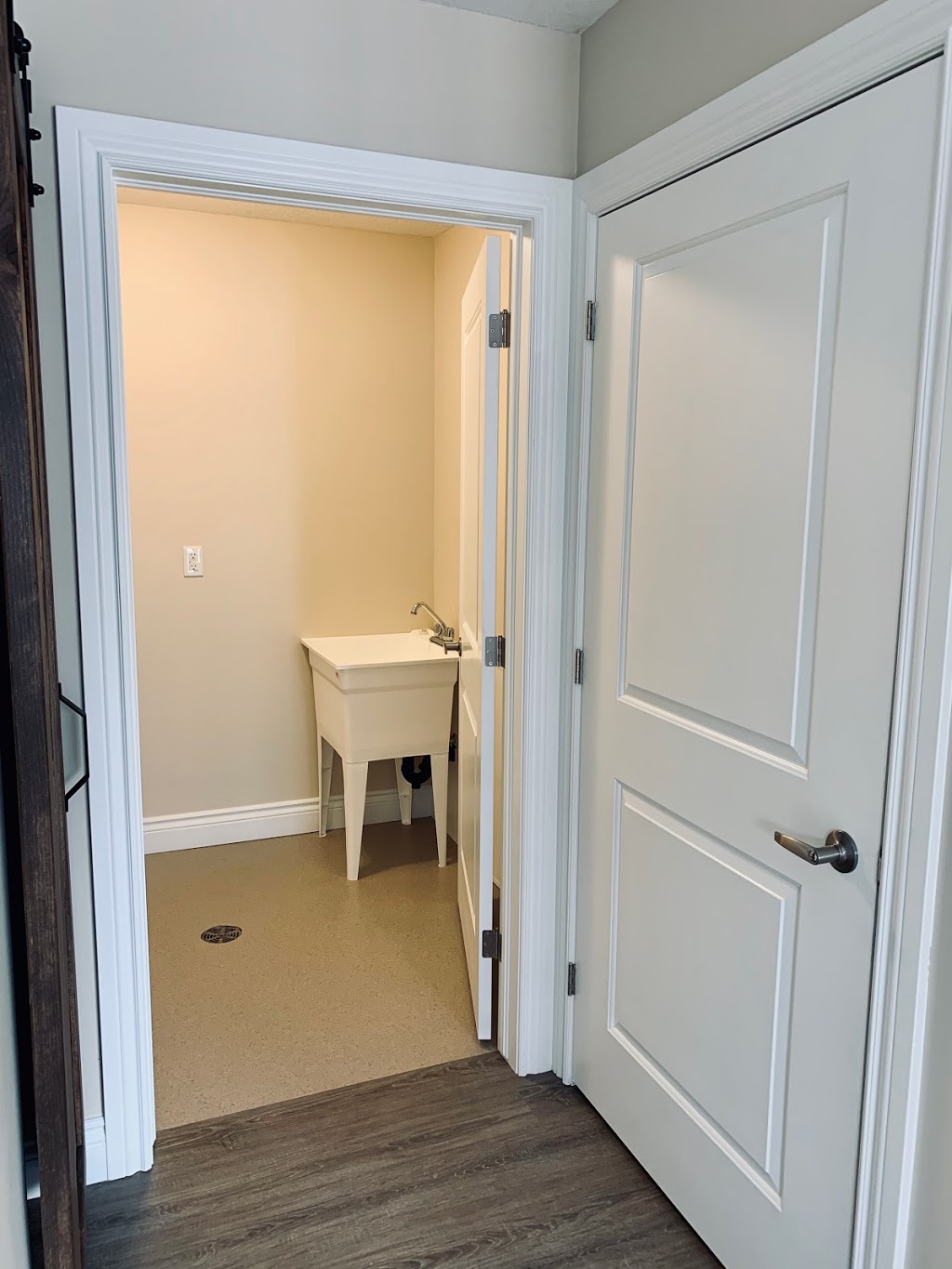 Collins Place Senior Living | 350 Ellor St, Strathroy, ON N7G 0G1, Canada | Phone: (519) 245-3030