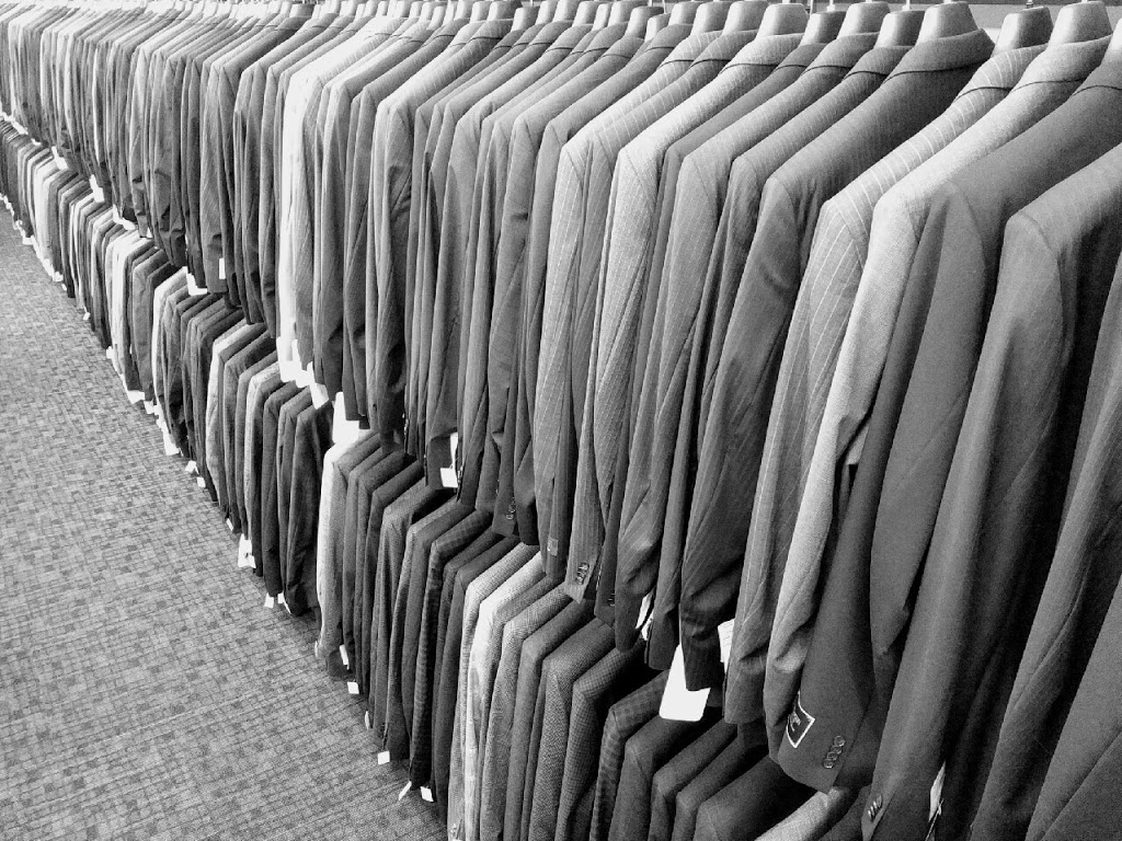 Murrays Clothing & Footwear | 95 Peel St, New Hamburg, ON N3A 1E7, Canada | Phone: (519) 662-3000