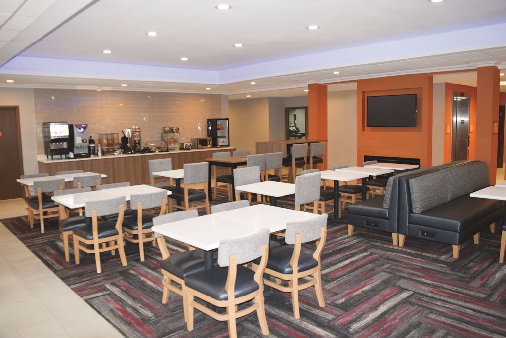 La Quinta Inn & Suites by Wyndham Lackawanna | 2500 Hamburg Turnpike, Lackawanna, NY 14218, USA | Phone: (716) 821-0030