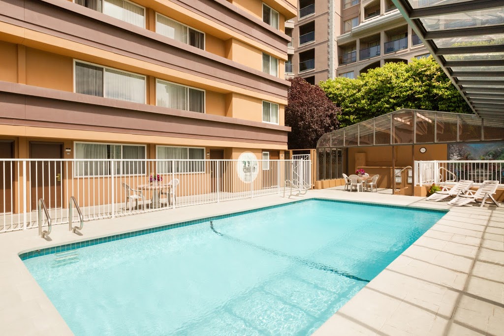 Days Inn by Wyndham Victoria On The Harbour | 427 Belleville St, Victoria, BC V8V 1X3, Canada | Phone: (250) 386-3451