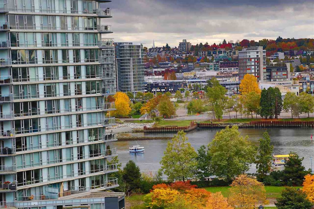 Navid Hakimi Homes | 1453 Bellevue Ave, West Vancouver, BC V7T 1C3, Canada | Phone: (604) 347-6084