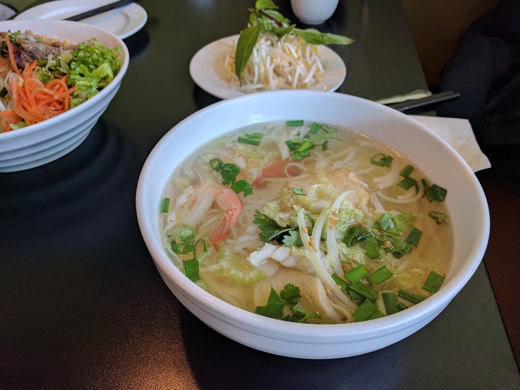 Pho Thu Do | 3987 Riverside Dr, Ottawa, ON K1V 1C1, Canada | Phone: (613) 736-5678
