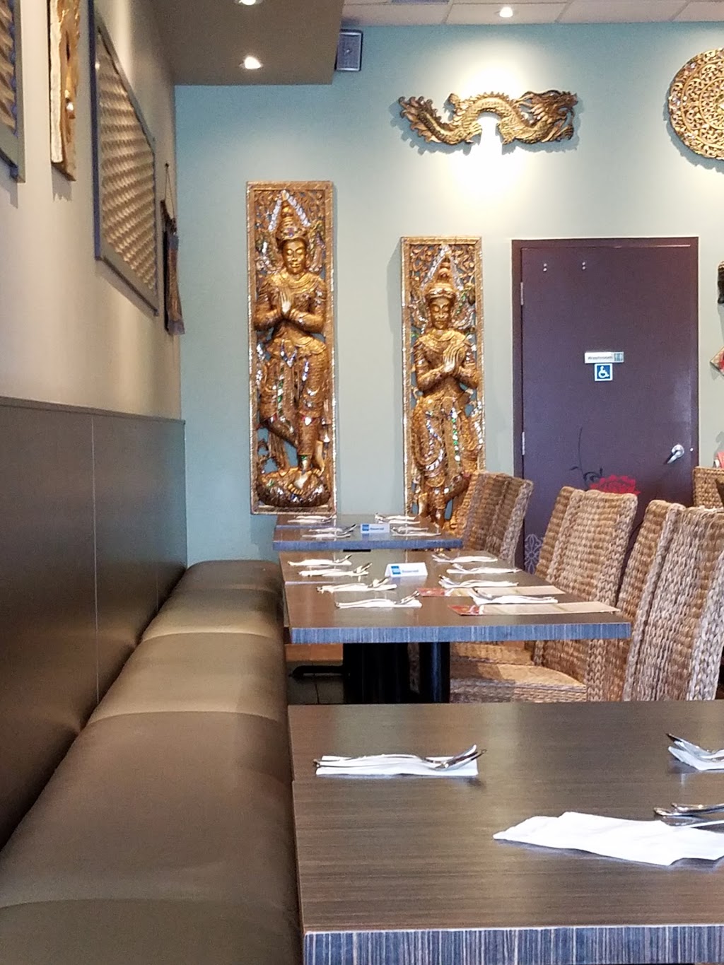 Thai Villa | 1076 Hoover Park Dr, Whitchurch-Stouffville, ON L4A 0K2, Canada | Phone: (905) 642-8298