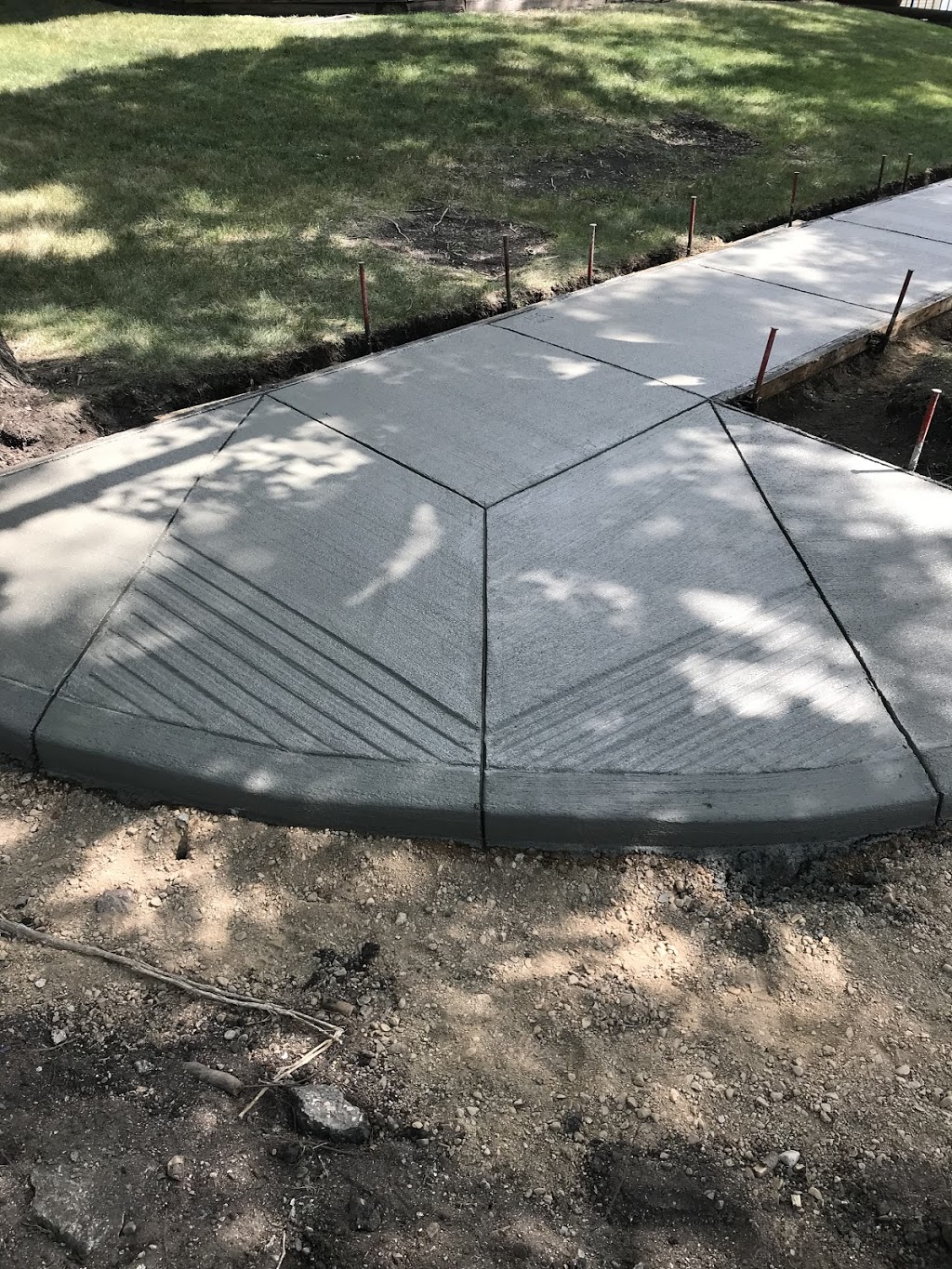 Luckys Concrete & Paving Stone Inc. | 1147 Montgomery St, Moose Jaw, SK S6H 2X2, Canada | Phone: (306) 684-3420