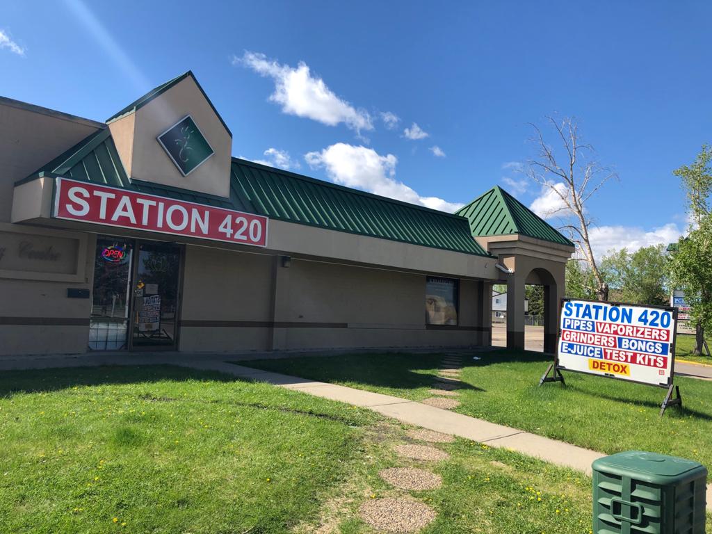 Station 420 & Vape | 8202 175 St NW, Edmonton, AB T5T 1V1, Canada | Phone: (780) 250-1420