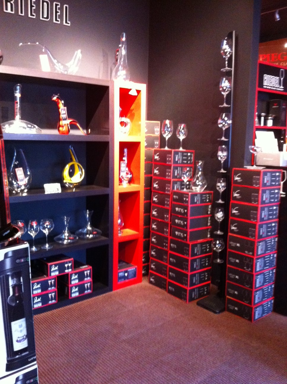 Yonge Street Winery | 14834 Yonge St, Aurora, ON L4G 1N2, Canada | Phone: (905) 841-5552