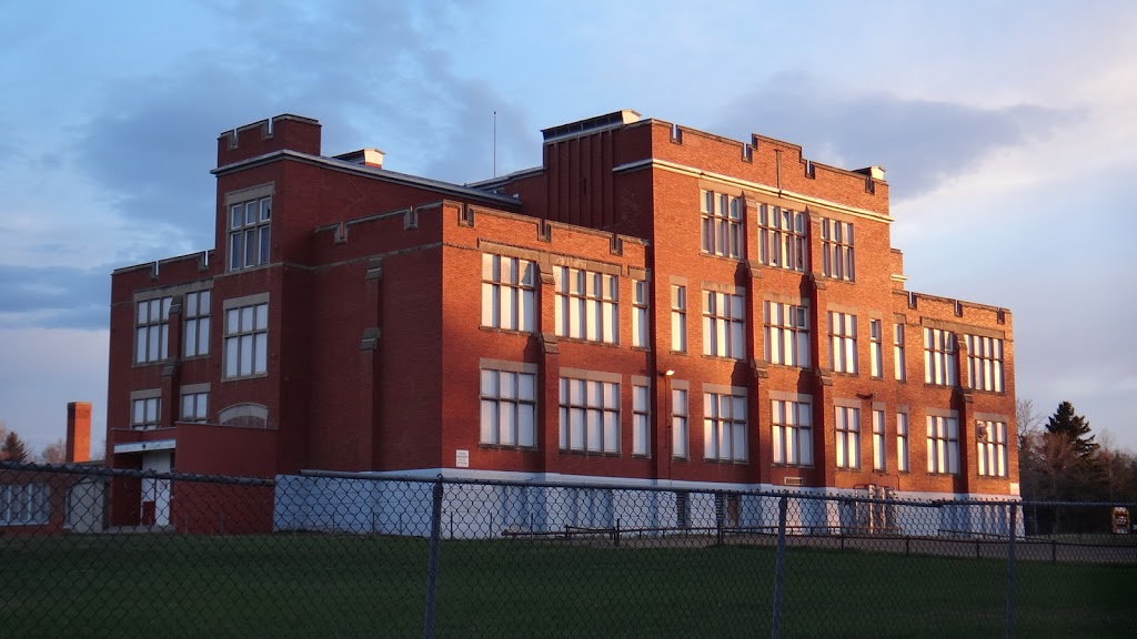 École Joseph-Moreau | 9750 74 Ave NW, Edmonton, AB T6E 1E8, Canada | Phone: (780) 436-6303