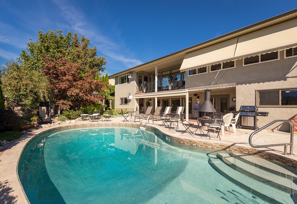 A Vista Villa Couples Retreat | 962 Ryder Dr, Kelowna, BC V1Y 7T5, Canada | Phone: (877) 762-7831