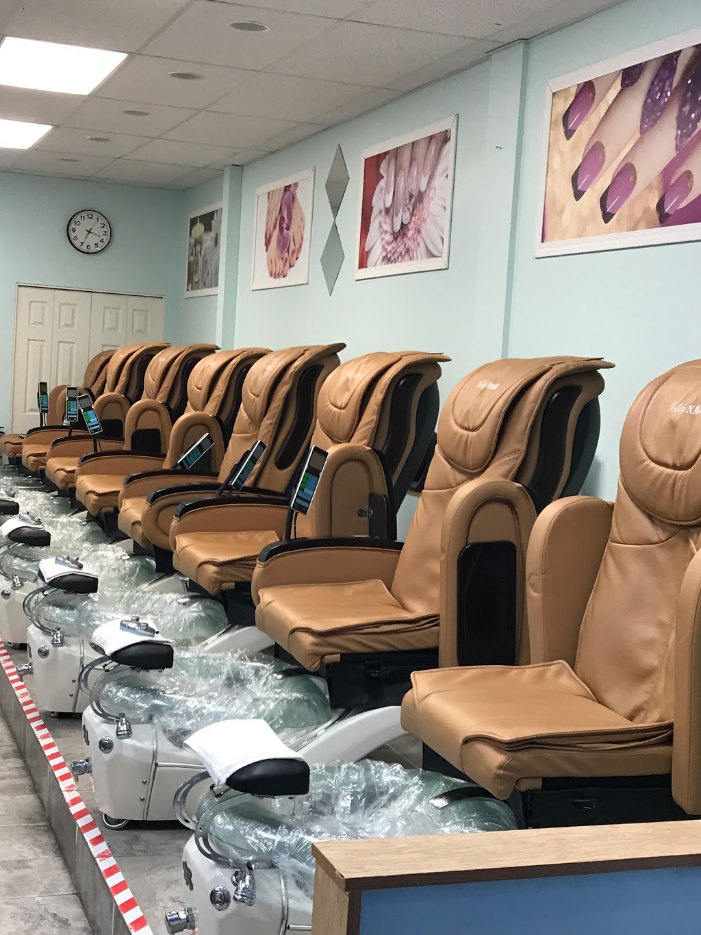 Holiday Nails | 2835 Pembina Hwy, Winnipeg, MB R3T 4Z8, Canada | Phone: (204) 275-0971