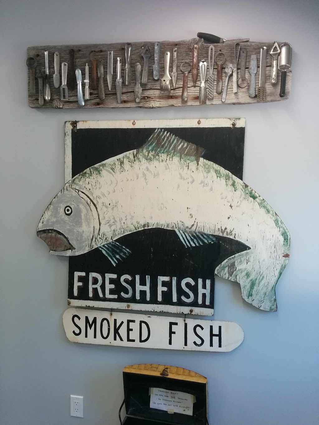 Howells Fish | 153 Division St, Wiarton, ON N0H 2T0, Canada | Phone: (519) 534-0850