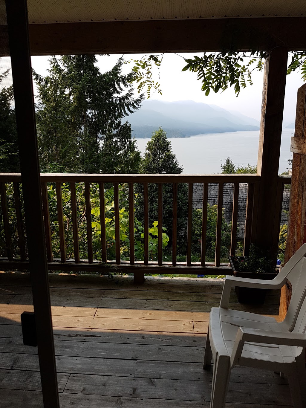 Sechelt Inlet Bed And Breakfast | 5870 Skookumchuk Rd, Sechelt, BC V0N 3A4, Canada | Phone: (604) 740-0776