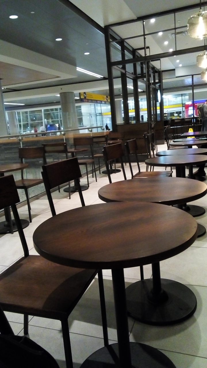 Starbucks - YYC - A Gates | 2001 Airport Rd NE, Calgary, AB T2E 6W5, Canada | Phone: (800) 782-7282