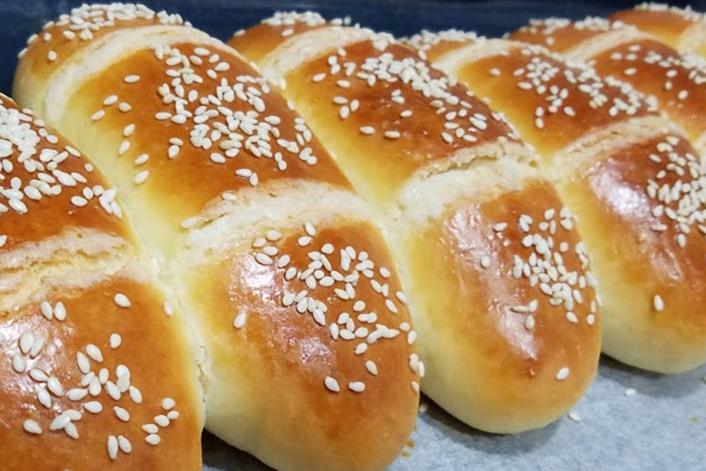 Luau Pâtisserie | 802 Bd de Sainte-Adèle, Sainte-Adèle, QC J8B 2N1, Canada | Phone: (450) 745-4828