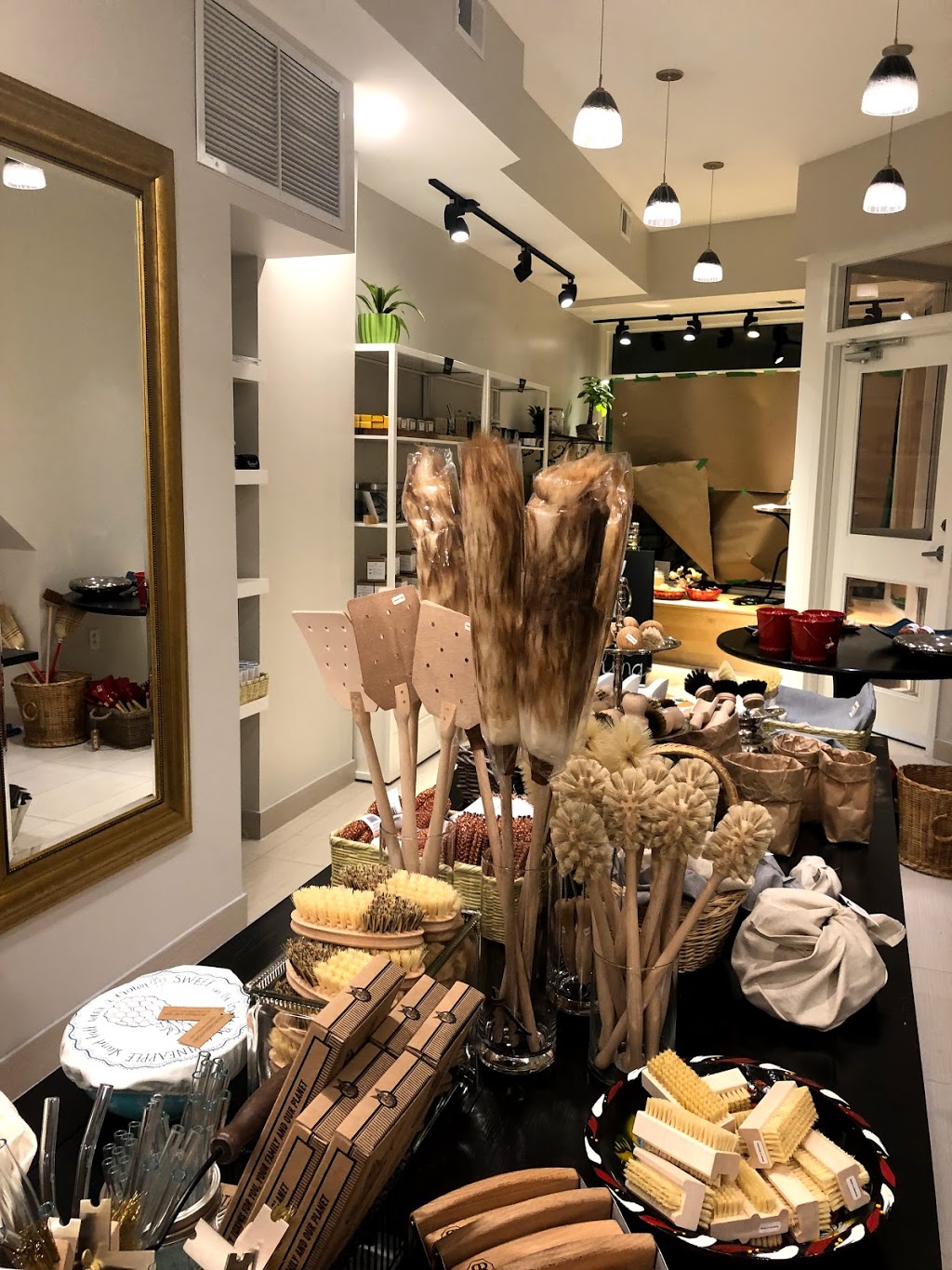 Pretty Clean Shop | 3072 Dundas St W, Toronto, ON M6P 1Z7, Canada | Phone: (416) 766-9633