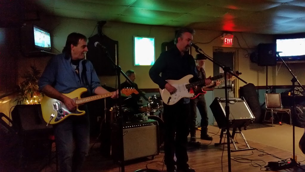 Golden Arrows Sports Bar | 800 Main St, Sussex, NB E4E 2M5, Canada | Phone: (506) 433-2110