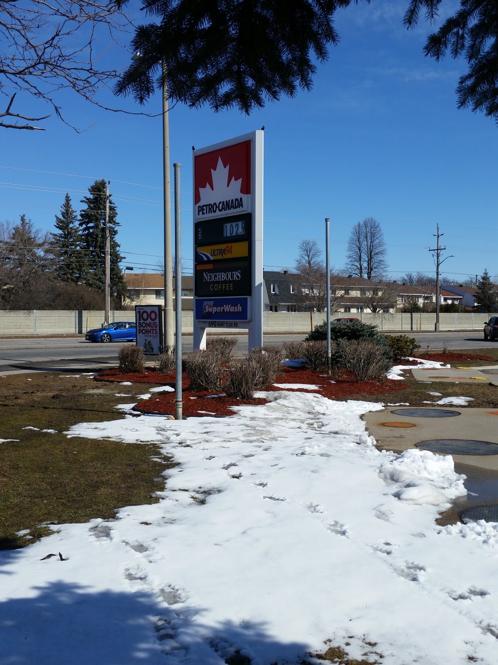 Petro-Canada | 690 Hunt Club Rd, Ottawa, ON K1V 1C3, Canada | Phone: (613) 737-3155