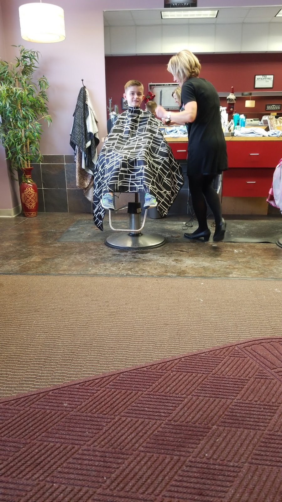 International Hair Design | 3250 Gratiot Blvd, Marysville, MI 48040, USA | Phone: (810) 364-4760
