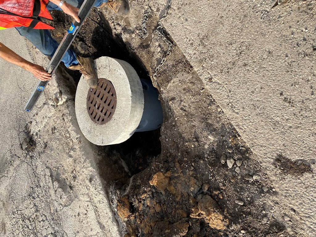 Robert Ouellette Asphalt Sealing Inc | 32 Hart Pl, Chatham, ON N7M 5J4, Canada | Phone: (519) 354-9157