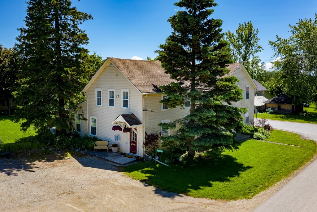 Rocklyn Inn Bed & Breakfast/ Ice Cream & Snack Shop | 726004 22B Side Road, Rocklyn, Meaford, ON N4L 1W6, Canada | Phone: (905) 440-6300