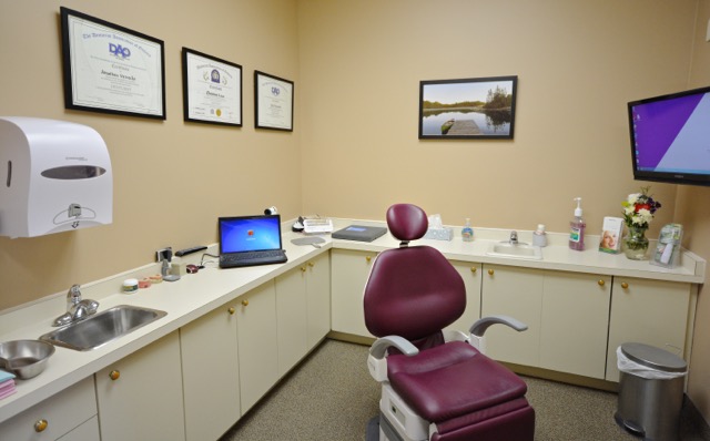 Verroche Denture Clinic | 284 Geneva St, St. Catharines, ON L2N 2E8, Canada | Phone: (905) 937-6060