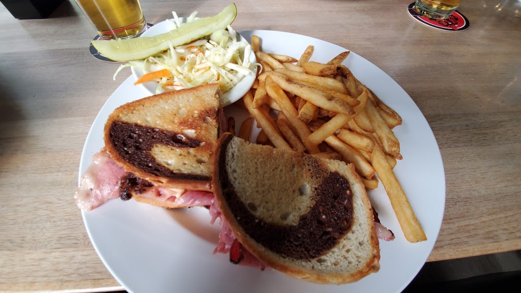 LA Bar & Grill | 3560 Walker Rd, Windsor, ON N8W 3S4, Canada | Phone: (519) 966-0692