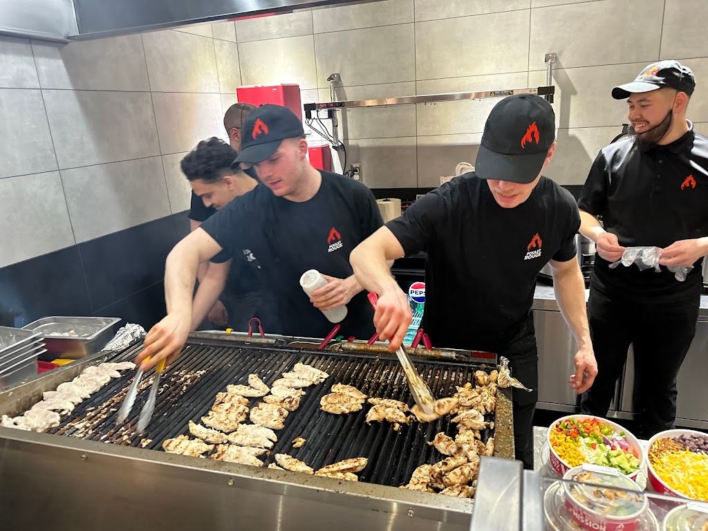 Poulet Rouge Varennes | 1629 QC-132, Varennes, QC J3X 1P7, Canada | Phone: (450) 929-0606