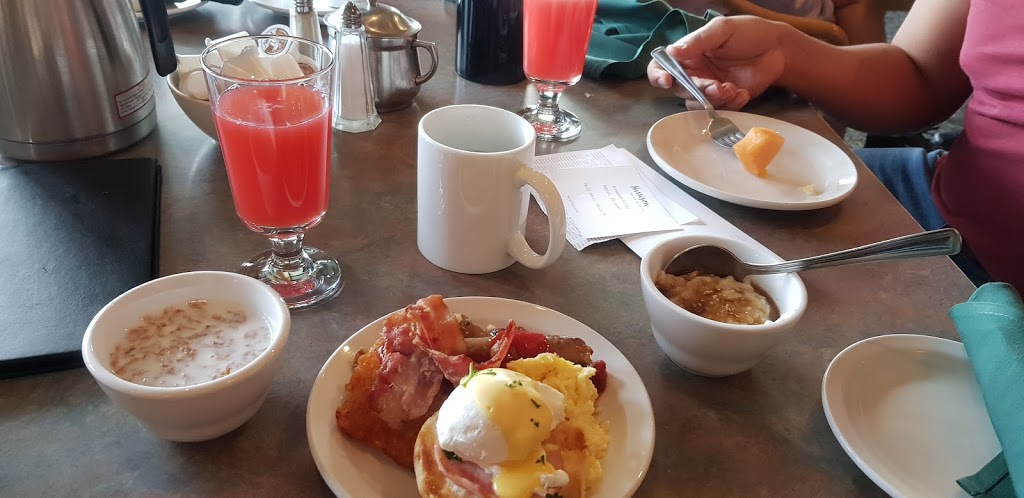 Lakeside Cafe | 100 Esplanade Ave, Harrison Hot Springs, BC V0M 1K0, Canada | Phone: (604) 796-2244