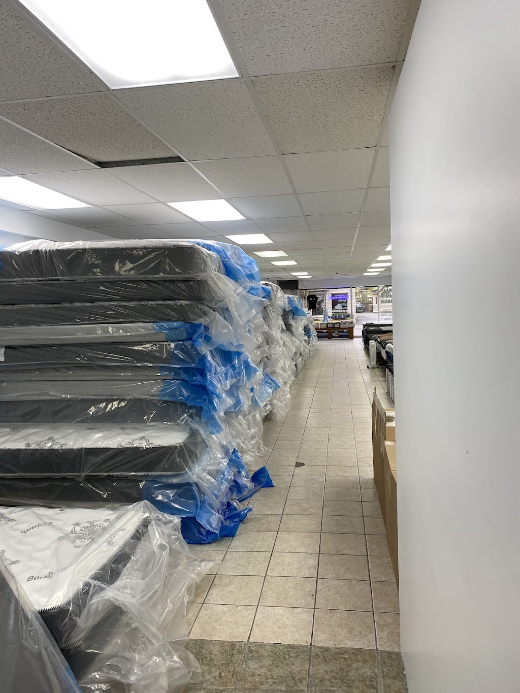 Matelas Enzo | 713 Rue Saint-Pierre, Drummondville, QC J2C 3W8, Canada | Phone: (819) 469-7341