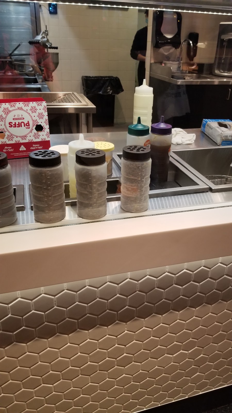 Mr. Puffs | 5640 Boulevard Robert-Bourassa, Laval, QC H7E 0A5, Canada | Phone: (450) 665-3725