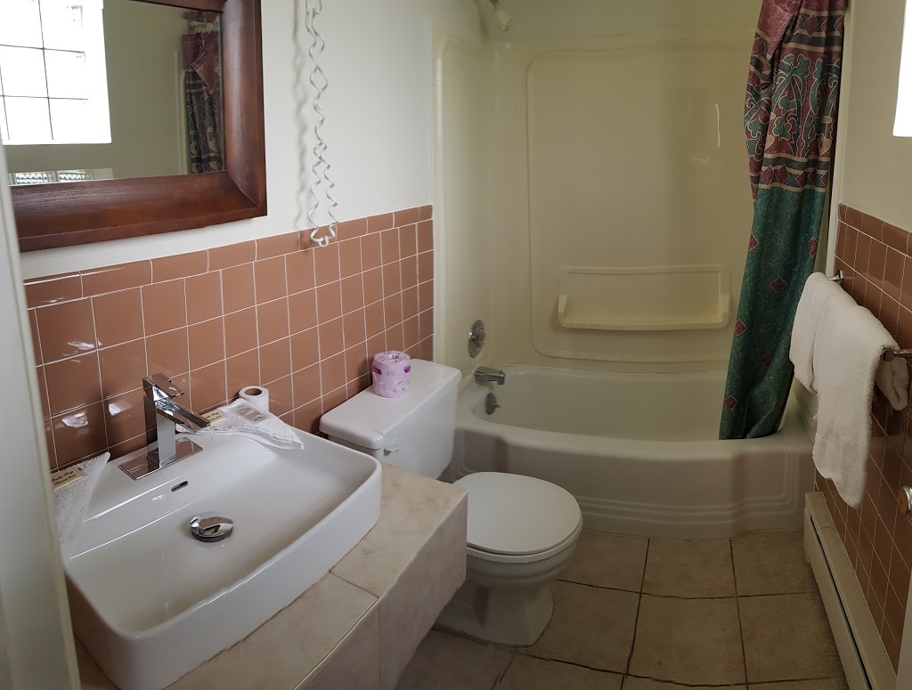 Rainbow Motor Inn | 5581 Murray St, Niagara Falls, ON L2G 2J6, Canada | Phone: (905) 358-9554