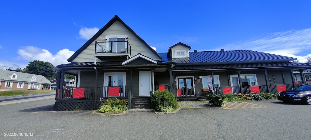 Auberge Amérilys | 165 Rue Fraser, Rivière-du-Loup, QC G5R 1E2, Canada | Phone: (418) 867-2881
