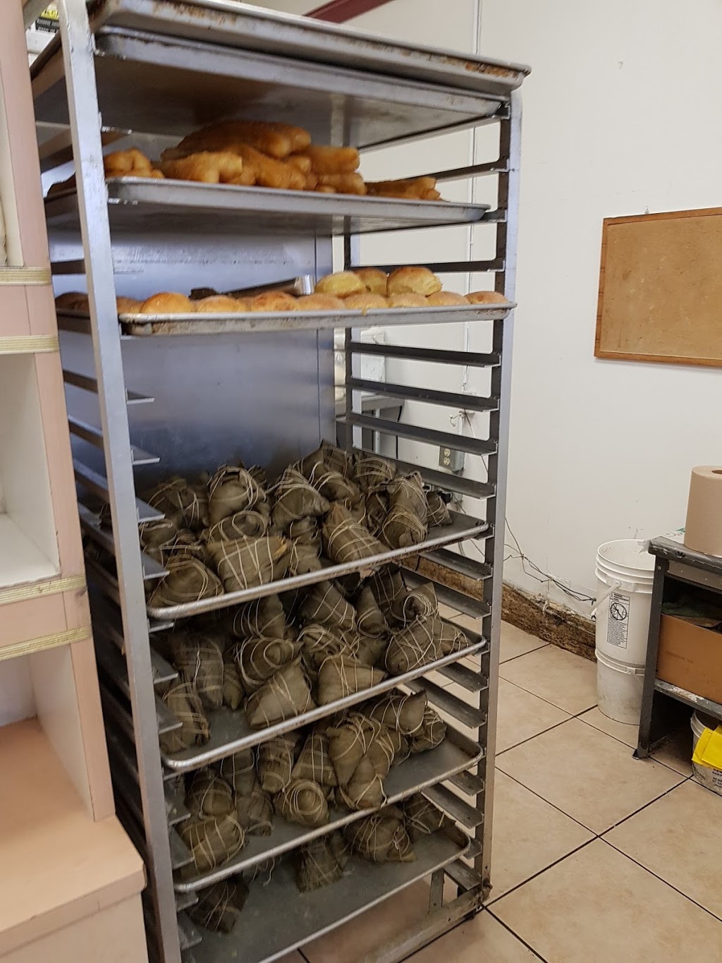 Jin Sui Xiang Bakery | 5823 Victoria Dr, Vancouver, BC V5P 3W5, Canada | Phone: (778) 379-0898