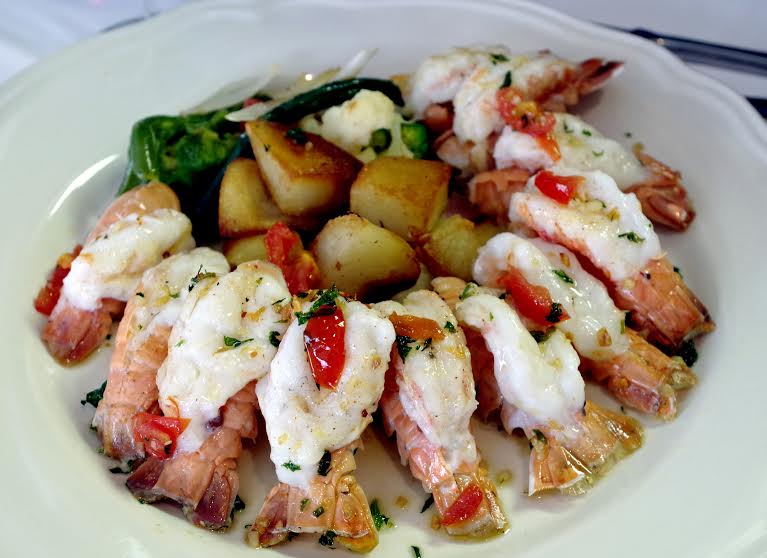 La Luna Rossa Ristorante | 2404-C Edmonton Trail, Calgary, AB T2E 3M8, Canada | Phone: (403) 452-3080