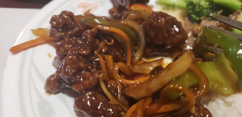 Lucky Inn Restaurant | 1771 Rue Saint-Louis, Gatineau, QC J8T 4H2, Canada | Phone: (819) 568-5242