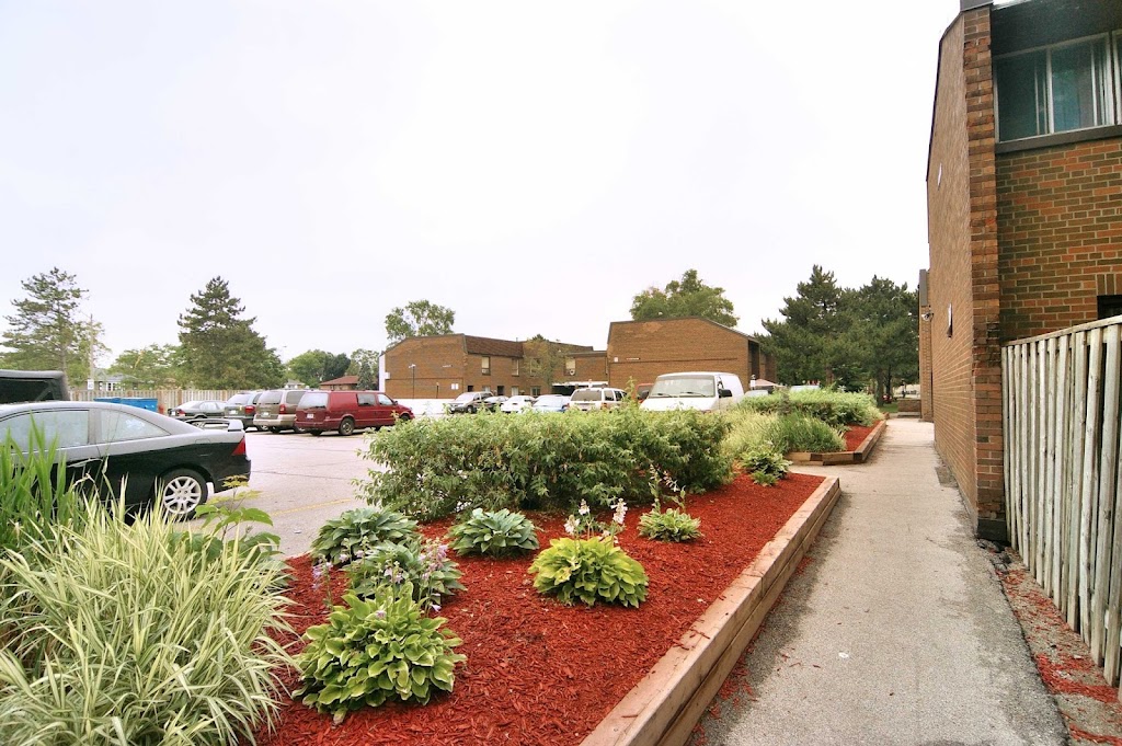 Silverstone Townhomes | 282 Silverstone Dr Suite 106, Etobicoke, ON M9V 3J4, Canada | Phone: (416) 749-3298