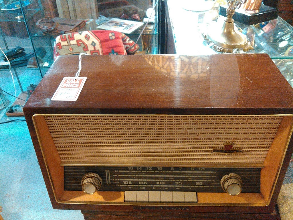 Thornbury Antique Market | Kings Court, (Hwy, 99 King St E #26, Thornbury, ON N0H 2P0, Canada | Phone: (226) 665-8999