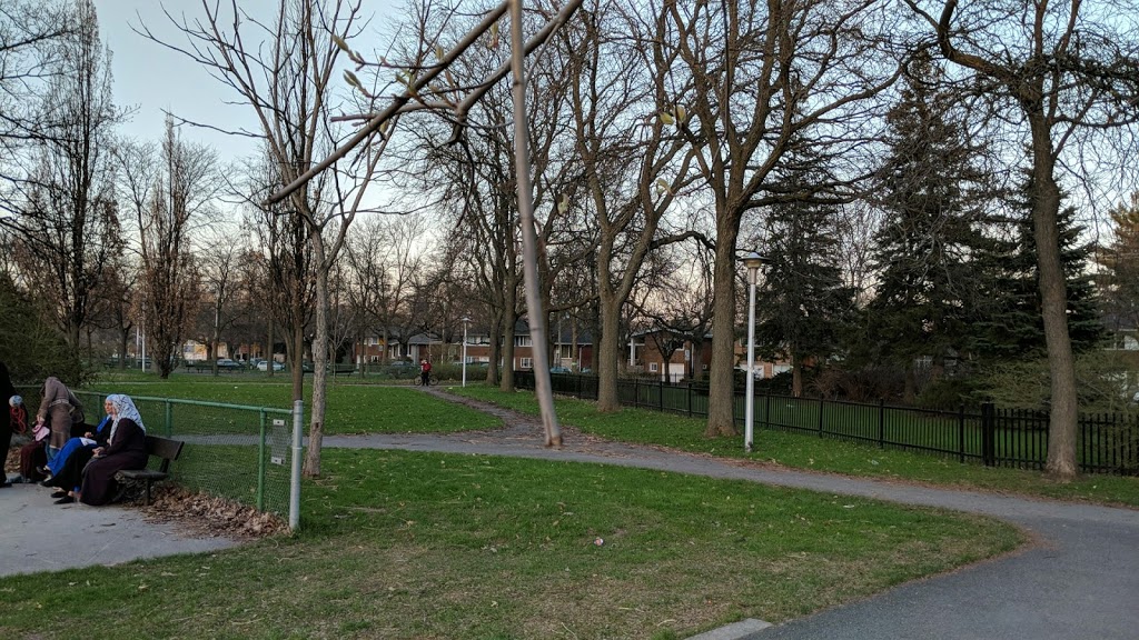 Park Louisbourg | 5455 Rue de Louisbourg, Montréal, QC H4J 1K8, Canada