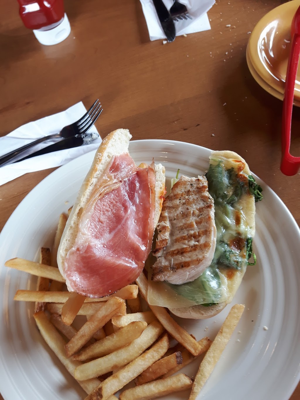 East Side Marios Barrie (Bayfield) | 502 Bayfield St, Barrie, ON L4M 5A2, Canada | Phone: (705) 721-5722