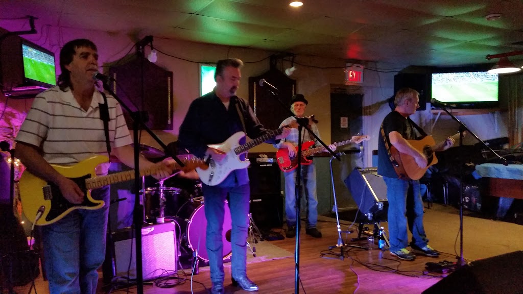 Golden Arrows Sports Bar | 800 Main St, Sussex, NB E4E 2M5, Canada | Phone: (506) 433-2110