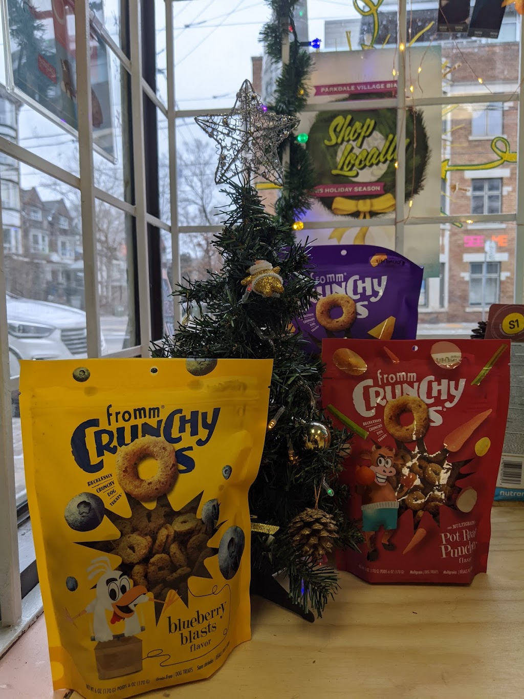 Parkdale Pet Foods | 1556 Queen St W, Toronto, ON M6R 1A6, Canada | Phone: (416) 534-8188